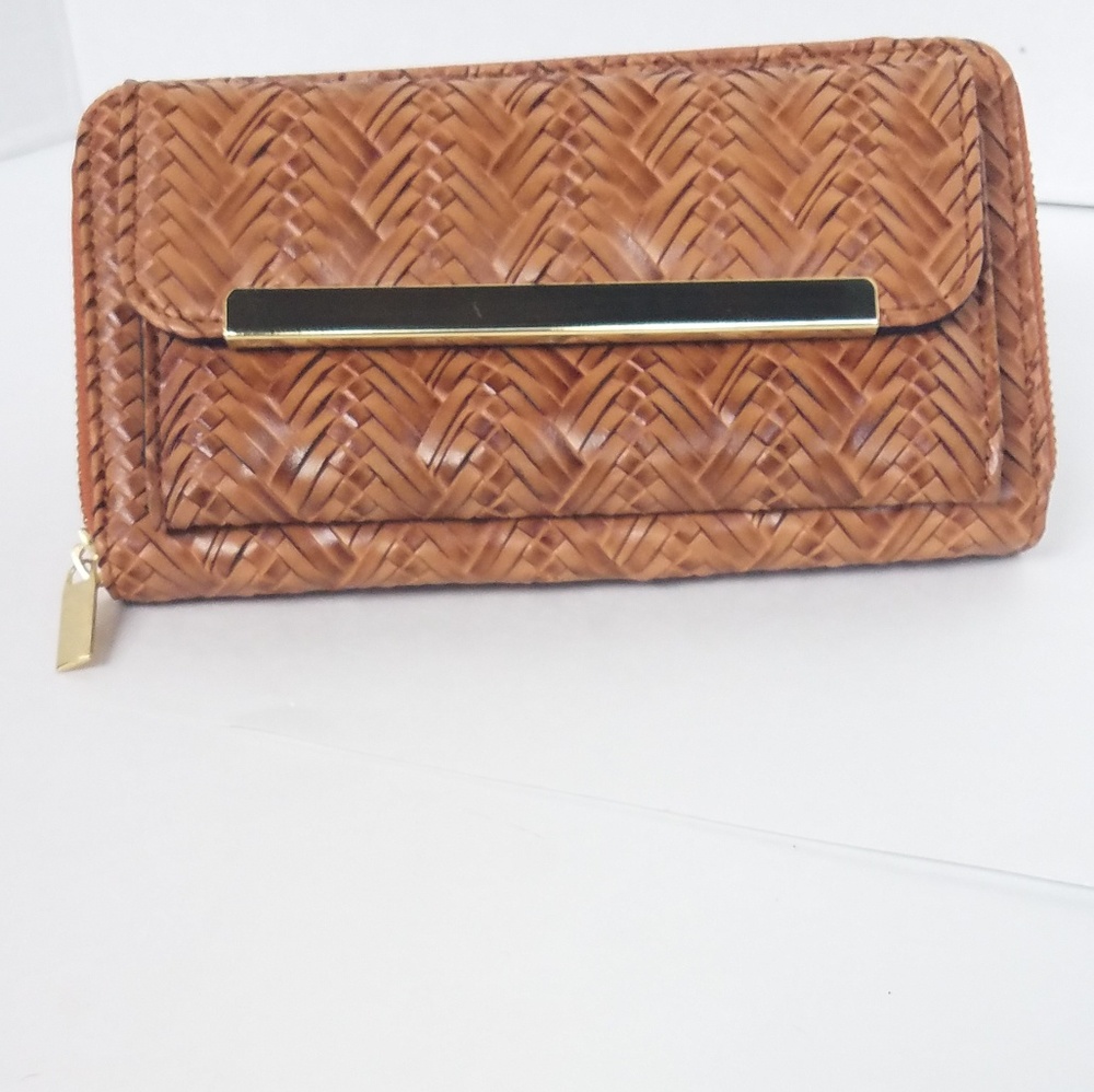 🦄 NWOT Vegan woven leather wallet